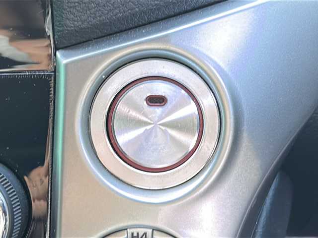 トヨタ ランドクルーザー ZX 茨城県 2015(平27)年 2.5万km ブラック エアロパーツ/サンルーフ/後席用モニター/純正ナビ/DISC/HDD/USB/AUX/フルセグTV/Bluetooth搭載/バックカメラ/クルーズコントロール/パワーシート/レザーシート/シートメモリー/エアシート/ステアリングヒーター/WAC/オートライト/コーナーセンサー/スマートキー/ETC