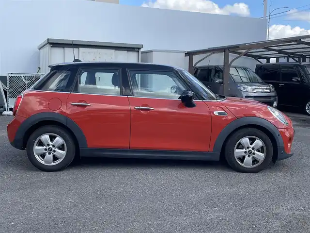 ＭＩＮＩ ミニ クーパー D 福島県 2020(令2)年 6.1万km ソラリスオレンジ ワンオーナー/・純正ナビ/・フルセグＴＶ/・ＣＤ/・ＤＶＤ/・ＦＭ・ＡＭ/前席シートヒーター/インテリジェントセーフティ/・衝突警告/・歩行者警告/ＥＴＣ/ステアリングリモコン/純正フロアマット/ＨＩＤヘッドライト/ＨＤＭＩ