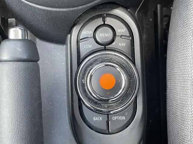 ＭＩＮＩ ミニ クーパー D 福島県 2020(令2)年 6.1万km ソラリスオレンジ ワンオーナー/・純正ナビ/・フルセグＴＶ/・ＣＤ/・ＤＶＤ/・ＦＭ・ＡＭ/前席シートヒーター/インテリジェントセーフティ/・衝突警告/・歩行者警告/ＥＴＣ/ステアリングリモコン/純正フロアマット/ＨＩＤヘッドライト/ＨＤＭＩ