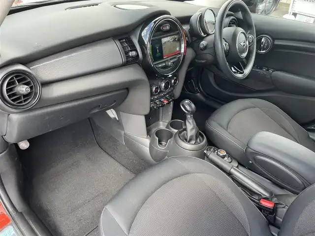 ＭＩＮＩ ミニ クーパー D 福島県 2020(令2)年 6.1万km ソラリスオレンジ ワンオーナー/・純正ナビ/・フルセグＴＶ/・ＣＤ/・ＤＶＤ/・ＦＭ・ＡＭ/前席シートヒーター/インテリジェントセーフティ/・衝突警告/・歩行者警告/ＥＴＣ/ステアリングリモコン/純正フロアマット/ＨＩＤヘッドライト/ＨＤＭＩ