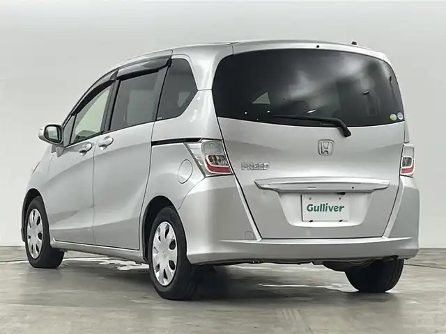ホンダ フリード G ジャストセレクション 福島県 2012(平24)年 8.9万km アラバスターシルバーメタリック 純正9インチナビ：VXM-135VFNi/・フルセグ/CD/DVD/SD/USB/BT/FM/AM/・バックカメラ/・ETC/純正フリップダウンモニター/クルーズコントロール/両側パワースライドドア/3列シート/・チップアップシート/ウィンカーミラー/キセノンヘッドライト/・オートライト/ドアバイザー/純正フロアマット/スマートキー