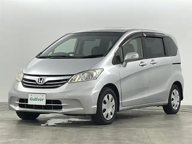 ホンダ フリード G ジャストセレクション 福島県 2012(平24)年 8.9万km アラバスターシルバーメタリック 純正9インチナビ：VXM-135VFNi/・フルセグ/CD/DVD/SD/USB/BT/FM/AM/・バックカメラ/・ETC/純正フリップダウンモニター/クルーズコントロール/両側パワースライドドア/3列シート/・チップアップシート/ウィンカーミラー/キセノンヘッドライト/・オートライト/ドアバイザー/純正フロアマット/スマートキー