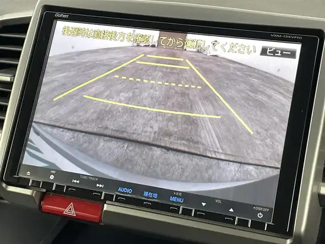ホンダ フリード G ジャストセレクション 福島県 2012(平24)年 8.9万km アラバスターシルバーメタリック 純正9インチナビ：VXM-135VFNi/・フルセグ/CD/DVD/SD/USB/BT/FM/AM/・バックカメラ/・ETC/純正フリップダウンモニター/クルーズコントロール/両側パワースライドドア/3列シート/・チップアップシート/ウィンカーミラー/キセノンヘッドライト/・オートライト/ドアバイザー/純正フロアマット/スマートキー