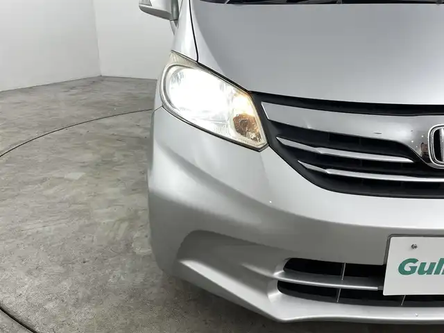 ホンダ フリード G ジャストセレクション 福島県 2012(平24)年 8.9万km アラバスターシルバーメタリック 純正9インチナビ：VXM-135VFNi/・フルセグ/CD/DVD/SD/USB/BT/FM/AM/・バックカメラ/・ETC/純正フリップダウンモニター/クルーズコントロール/両側パワースライドドア/3列シート/・チップアップシート/ウィンカーミラー/キセノンヘッドライト/・オートライト/ドアバイザー/純正フロアマット/スマートキー