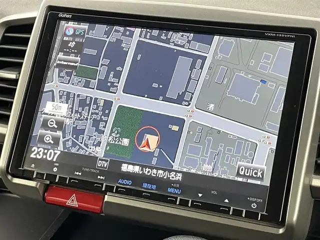 ホンダ フリード G ジャストセレクション 福島県 2012(平24)年 8.9万km アラバスターシルバーメタリック 純正9インチナビ：VXM-135VFNi/・フルセグ/CD/DVD/SD/USB/BT/FM/AM/・バックカメラ/・ETC/純正フリップダウンモニター/クルーズコントロール/両側パワースライドドア/3列シート/・チップアップシート/ウィンカーミラー/キセノンヘッドライト/・オートライト/ドアバイザー/純正フロアマット/スマートキー