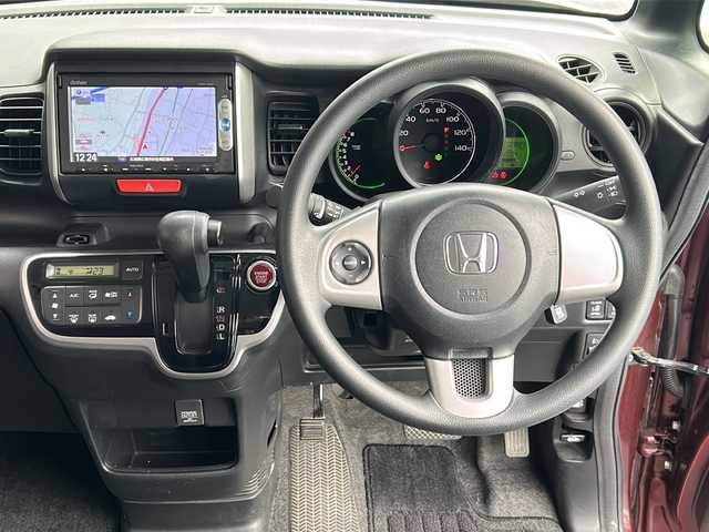 ホンダ Ｎ ＢＯＸ SSパッケージ 広島県 2015(平27)年 2.4万km プレミアムディープロッソパール 禁煙/CTBA/純正ナビ/バックカメラ/両側パワースライドドア/スマートキー/スペアキー/純正アルミホイール/ステアリングスイッチ/純正フロアマット/ドアバイザー/ヘッドライトレベライザー