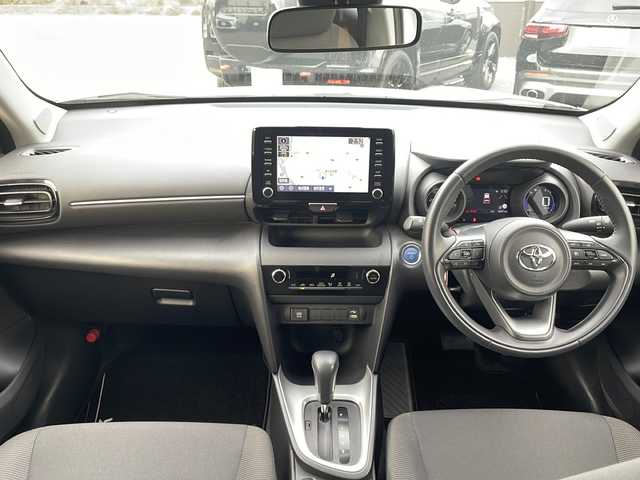 トヨタ ヤリスクロス ハイブリッド G 三重県 2020(令2)年 0.5万km ホワイトパールクリスタルシャイン セーフティセンス/・プリクラッシュセーフティ/・レーントレーシングアシスト/・レーダークルーズコントロール/・オートマチックハイビーム/・ロードサインアシスト/先行車発進告知機能/セカンダリーコリジョンブレーキ/インテリジェントクリアランスソナー/純正ディスプレイオーディオ/【ナビ/フルセグ/CD/DVD/Bluetooth/USB/Miracast】/バックカメラ/ビルトインETC/オートライト/205/65R16インチ純正AW/プッシュスタート/スマートキー/スペアキー/純正フロアマット