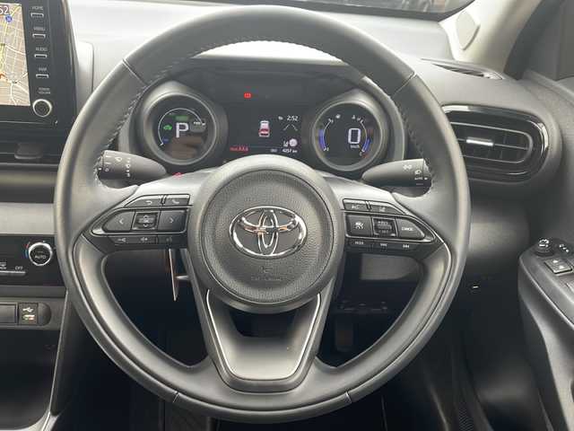 トヨタ ヤリスクロス ハイブリッド G 三重県 2020(令2)年 0.5万km ホワイトパールクリスタルシャイン セーフティセンス/・プリクラッシュセーフティ/・レーントレーシングアシスト/・レーダークルーズコントロール/・オートマチックハイビーム/・ロードサインアシスト/先行車発進告知機能/セカンダリーコリジョンブレーキ/インテリジェントクリアランスソナー/純正ディスプレイオーディオ/【ナビ/フルセグ/CD/DVD/Bluetooth/USB/Miracast】/バックカメラ/ビルトインETC/オートライト/205/65R16インチ純正AW/プッシュスタート/スマートキー/スペアキー/純正フロアマット