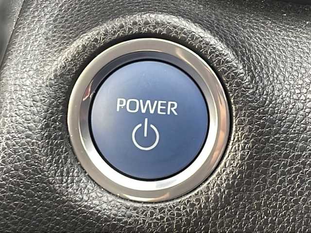 トヨタ ヤリスクロス ハイブリッド G 三重県 2020(令2)年 0.5万km ホワイトパールクリスタルシャイン セーフティセンス/・プリクラッシュセーフティ/・レーントレーシングアシスト/・レーダークルーズコントロール/・オートマチックハイビーム/・ロードサインアシスト/先行車発進告知機能/セカンダリーコリジョンブレーキ/インテリジェントクリアランスソナー/純正ディスプレイオーディオ/【ナビ/フルセグ/CD/DVD/Bluetooth/USB/Miracast】/バックカメラ/ビルトインETC/オートライト/205/65R16インチ純正AW/プッシュスタート/スマートキー/スペアキー/純正フロアマット