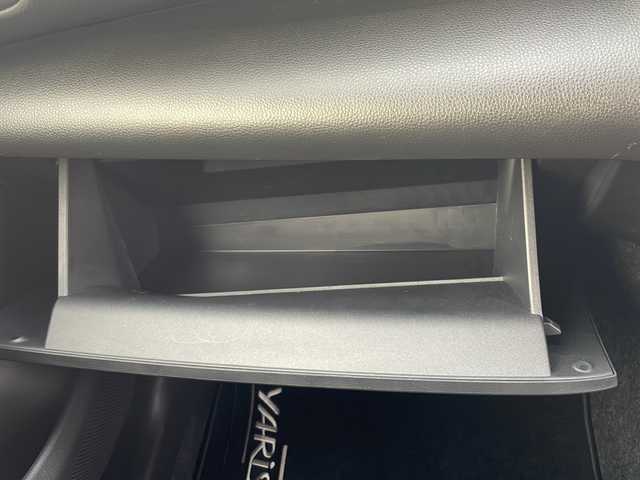 トヨタ ヤリスクロス ハイブリッド G 三重県 2020(令2)年 0.5万km ホワイトパールクリスタルシャイン セーフティセンス/・プリクラッシュセーフティ/・レーントレーシングアシスト/・レーダークルーズコントロール/・オートマチックハイビーム/・ロードサインアシスト/先行車発進告知機能/セカンダリーコリジョンブレーキ/インテリジェントクリアランスソナー/純正ディスプレイオーディオ/【ナビ/フルセグ/CD/DVD/Bluetooth/USB/Miracast】/バックカメラ/ビルトインETC/オートライト/205/65R16インチ純正AW/プッシュスタート/スマートキー/スペアキー/純正フロアマット