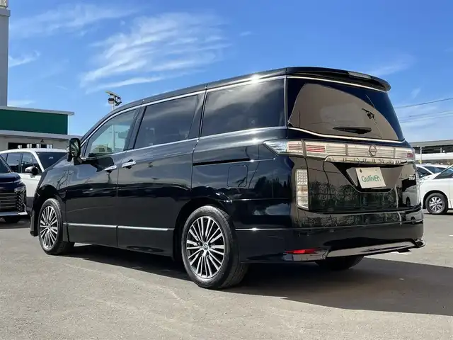 日産 エルグランド 250ハイウェイスターS 東京都 2023(令5)年 4.3万km 黒 4WD/純正ナビ/バックカメラ/Bluetooth/両側パワースライドドア/LEDヘッドライト/ETC/衝突被害軽減ブレーキ/レーンキープアシスト/クルーズコントロール/前後コーナーセンサー/オートライト/ハーフレザーシート/スマートキー