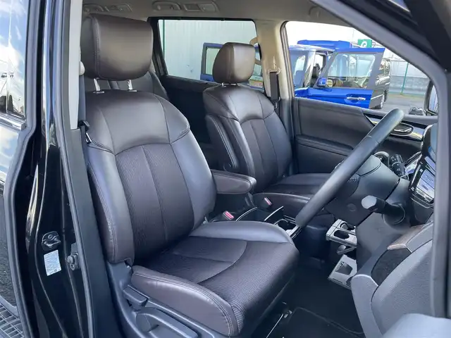 日産 エルグランド 250ハイウェイスターS 東京都 2023(令5)年 4.3万km 黒 4WD/純正ナビ/バックカメラ/Bluetooth/両側パワースライドドア/LEDヘッドライト/ETC/衝突被害軽減ブレーキ/レーンキープアシスト/クルーズコントロール/前後コーナーセンサー/オートライト/ハーフレザーシート/スマートキー