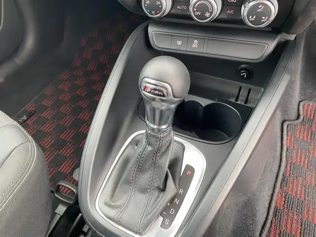 アウディ Ａ１ スポーツバック 1．4TFSI 福岡県 2014(平26)年 8.3万km 赤Ⅱ 純正ナビ/フルセグ/ETC/オートライト/前後ドラレコ/パドルシフト