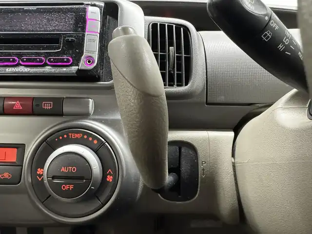 ダイハツ タント X 三重県 2012(平24)年 13.8万km パールホワイトⅢ ガソリン/FF/インパネCVT/KENWOOD CD/MDチューナー（AM/FM/AUX対応）/片側パワースライドドア/安全/・ABS（電子制動力配分制御付）/・運転席・助手席エアバッグ/装備/・オートエアコン/・キーフリーシステム/・スマートキー/・エコアイドル（アイドリングストップ）/・純正ホイールキャップ＆14インチスチールホイール