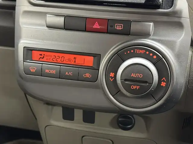 ダイハツ タント X 三重県 2012(平24)年 13.8万km パールホワイトⅢ ガソリン/FF/インパネCVT/KENWOOD CD/MDチューナー（AM/FM/AUX対応）/片側パワースライドドア/安全/・ABS（電子制動力配分制御付）/・運転席・助手席エアバッグ/装備/・オートエアコン/・キーフリーシステム/・スマートキー/・エコアイドル（アイドリングストップ）/・純正ホイールキャップ＆14インチスチールホイール