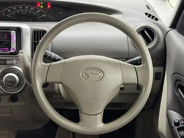 ダイハツ タント X 三重県 2012(平24)年 13.8万km パールホワイトⅢ ガソリン/FF/インパネCVT/KENWOOD CD/MDチューナー（AM/FM/AUX対応）/片側パワースライドドア/安全/・ABS（電子制動力配分制御付）/・運転席・助手席エアバッグ/装備/・オートエアコン/・キーフリーシステム/・スマートキー/・エコアイドル（アイドリングストップ）/・純正ホイールキャップ＆14インチスチールホイール