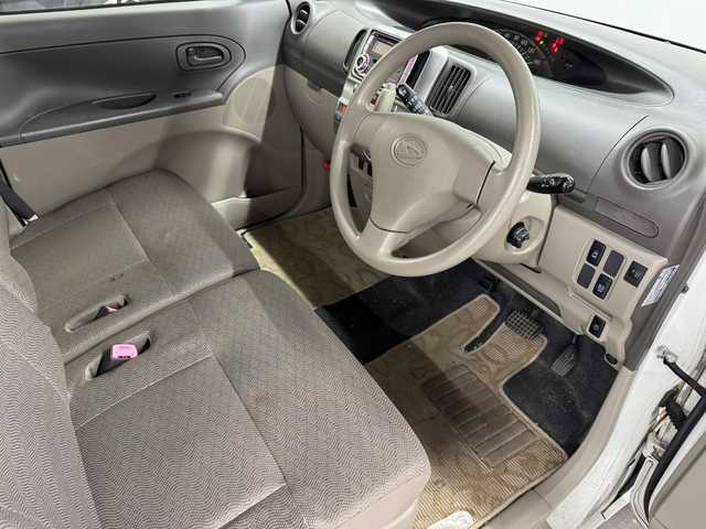 ダイハツ タント X 三重県 2012(平24)年 13.8万km パールホワイトⅢ ガソリン/FF/インパネCVT/KENWOOD CD/MDチューナー（AM/FM/AUX対応）/片側パワースライドドア/安全/・ABS（電子制動力配分制御付）/・運転席・助手席エアバッグ/装備/・オートエアコン/・キーフリーシステム/・スマートキー/・エコアイドル（アイドリングストップ）/・純正ホイールキャップ＆14インチスチールホイール