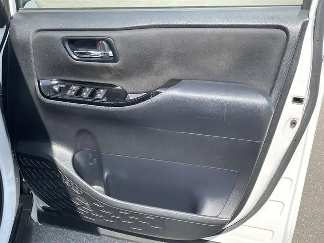 トヨタ ヴォクシー ZS 煌Ⅱ 佐賀県 2019(令1)年 4.9万km ホワイトパールクリスタルシャイン SiLK Blazeリアスポイラー・リアアンダー/社外フロントグリル/純正9インチナビ/・フルセグTV/CD/SD/Bluetooth/フリップダウンモニター/ドラレコ付きデジタルインナーミラー/バックカメラ/両側パワースライドドア/後席用サイドサンシェード/ISOFIX対応/ビルトインETC/革巻きステアリング/ステアリングリモコン/クルーズコントロール/レーンディパーチャーアラート/プリクラッシュブレーキ/先行車発進お知らせ機能/クリアランスソナー/ウィンカーミラー/純正LEDヘッドライト/純正LEDフォグライト/純正1６インチアルミ/スペアキー１本