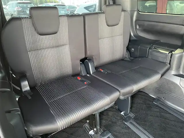 トヨタ ヴォクシー ZS 煌Ⅱ 佐賀県 2019(令1)年 4.9万km ホワイトパールクリスタルシャイン SiLK Blazeリアスポイラー・リアアンダー/社外フロントグリル/純正9インチナビ/・フルセグTV/CD/SD/Bluetooth/フリップダウンモニター/ドラレコ付きデジタルインナーミラー/バックカメラ/両側パワースライドドア/後席用サイドサンシェード/ISOFIX対応/ビルトインETC/革巻きステアリング/ステアリングリモコン/クルーズコントロール/レーンディパーチャーアラート/プリクラッシュブレーキ/先行車発進お知らせ機能/クリアランスソナー/ウィンカーミラー/純正LEDヘッドライト/純正LEDフォグライト/純正1６インチアルミ/スペアキー１本