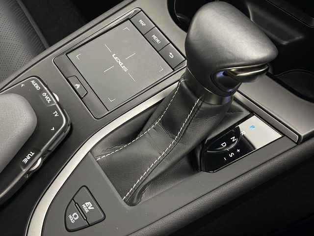 レクサス ＵＸ 250h バージョンL 秋田県 2022(令4)年 1.1万km マーキュリーグレーマイカ ４ＷＤ/純正メモリナビ/（CD/DVD/フルセグTV/BT/ACP/AA)/全方位カメラ/レーダークルーズコントロール/レザーシート/パワーシート（D/N席)/シートヒーター（D/N席)/シートベンチレーション（D/N席)/ステアリングヒーター/パドルシフト/パワーバックドア/オートライト/オートハイビーム/ブレーキホールド/純正フロアマット/スマートキー/スペアキー/前後ドライブレコーダー/ＥＴＣ２．０/取扱説明書/保証書