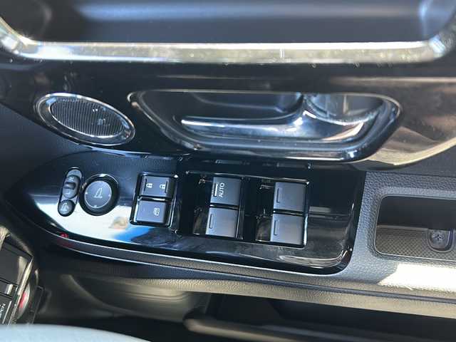 ホンダ Ｎ ＢＯＸ カスタム L 山口県 2021(令3)年 3.3万km プレミアムグラマラスブロンズP 純正8インチプレミアムインターナビ（VXU-217NBi）/・Bluetooth接続/・フルセグTV/・DVD再生機能有/・バックカメラ/ETC/ドライブレコーダー/USB入力端子/ホンダセンシング/・衝突軽減ブレーキ/・誤発進抑制機能/・後方誤発進抑制機能/・歩行者事故低減ステアリング/・アダプティブクルーズコントロール/・車線維持支援システム/・路外逸脱抑制機能/・先行車発進お知らせ機能/・標識認識機能/・パーキングセンサーシステム/純正フロアマット/シートヒーター/チップアップシート/純正14インチアルミホイール/純正LEDライト/オートライト/取り扱い説明書/保証書