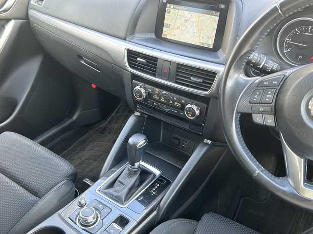 マツダ ＣＸ－５ XD プロアクティブ 大阪府 2015(平27)年 8.2万km クリスタルホワイトパールマイカ ワンオーナー/純正SDナビ/・DVD/CD/FM/AM/Bluetooth/・フルセグテレビ/ETC/ドライブレコーダー/デジタルインナーミラー/バックカメラ/衝突軽減ブレーキ/レーンキープアシスト/クルーズコントロール/革巻きステアリング/ステアリングリモコン/コーナーセンサー/LEDヘッドライト/オートライト/オートエアコン/スマートキー×2/プッシュスタートボタン/12V電源/USBジャック/純正19インチアルミホイール/純正フロアマット/取扱説明書/ナビ取扱説明書/保証書