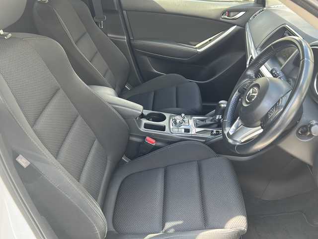 マツダ ＣＸ－５ XD プロアクティブ 大阪府 2015(平27)年 8.2万km クリスタルホワイトパールマイカ ワンオーナー/純正SDナビ/・DVD/CD/FM/AM/Bluetooth/・フルセグテレビ/ETC/ドライブレコーダー/デジタルインナーミラー/バックカメラ/衝突軽減ブレーキ/レーンキープアシスト/クルーズコントロール/革巻きステアリング/ステアリングリモコン/コーナーセンサー/LEDヘッドライト/オートライト/オートエアコン/スマートキー×2/プッシュスタートボタン/12V電源/USBジャック/純正19インチアルミホイール/純正フロアマット/取扱説明書/ナビ取扱説明書/保証書