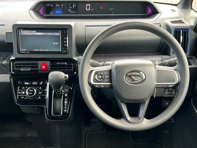 ダイハツ タント カスタム X 千葉県 2021(令3)年 5万km シャイニングホワイトパール 社外ナビ/フルセグTV/CD/DVD/Bluetooth/ETC/バックカメラ/後方コーナーセンサー/両側パワースライドドア/両側ウェルカムオープンスライドドア/ロングスライドシート/1列目シートヒーター/衝突回避支援ブレーキ/被害軽減ブレーキアシスト/オートハイビーム/車線逸脱警報/盗難防止装置/オートライト/ウィンカーミラー/プッシュスタート/スマートキー/スペアキー１本/ステアリングスイッチ/LEDヘッドライト/純正アルミホイール/純正フロアマット/純正ドアバイザー/取扱説明書/保証書