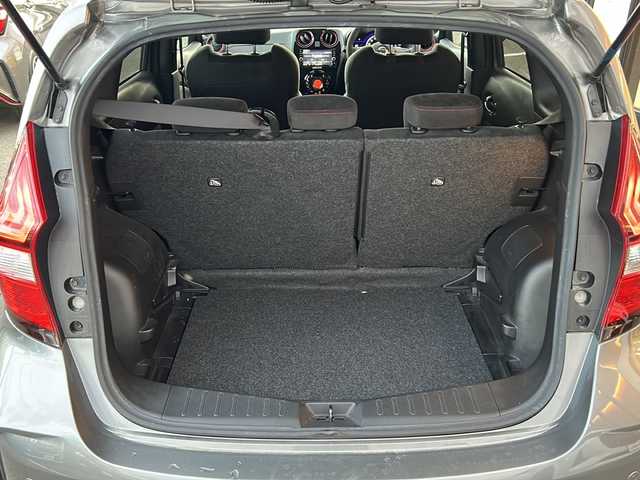 日産 ノート e－パワーニスモ S 大阪府 2019(令1)年 8.4万km ダークメタルグレー 衝突軽減システム　７型純正ナビ　全方位カメラ　フルセグＴＶ　Ｂｌｕｅｔｏｏｔｈ　ＣＤ　ＤＶＤ　前後コーナーセンサー　前後ドライブレコーダー　ＬＥＤヘッドライト　オートライト　オートハイビーム　ＥＴＣ　スマートキー　スペアキー　プッシュスタート　純正アルミホイール　純正フロアマット　取扱説明書　保証書