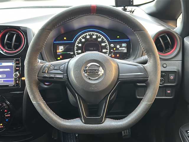 日産 ノート e－パワーニスモ S 大阪府 2019(令1)年 8.4万km ダークメタルグレー 衝突軽減システム　７型純正ナビ　全方位カメラ　フルセグＴＶ　Ｂｌｕｅｔｏｏｔｈ　ＣＤ　ＤＶＤ　前後コーナーセンサー　前後ドライブレコーダー　ＬＥＤヘッドライト　オートライト　オートハイビーム　ＥＴＣ　スマートキー　スペアキー　プッシュスタート　純正アルミホイール　純正フロアマット　取扱説明書　保証書