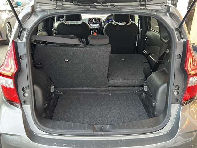 日産 ノート e－パワーニスモ S 大阪府 2019(令1)年 8.4万km ダークメタルグレー 衝突軽減システム　７型純正ナビ　全方位カメラ　フルセグＴＶ　Ｂｌｕｅｔｏｏｔｈ　ＣＤ　ＤＶＤ　前後コーナーセンサー　前後ドライブレコーダー　ＬＥＤヘッドライト　オートライト　オートハイビーム　ＥＴＣ　スマートキー　スペアキー　プッシュスタート　純正アルミホイール　純正フロアマット　取扱説明書　保証書