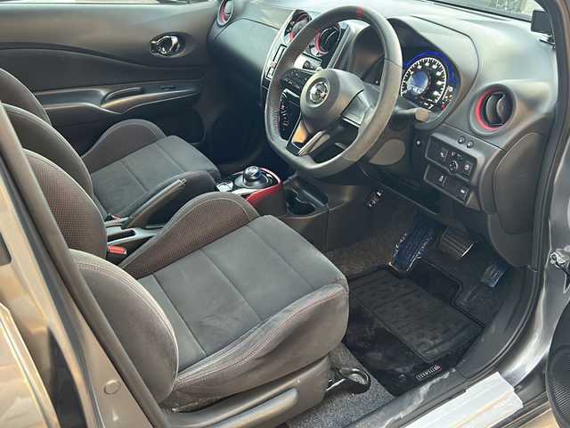 日産 ノート e－パワーニスモ S 大阪府 2019(令1)年 8.4万km ダークメタルグレー 衝突軽減システム　７型純正ナビ　全方位カメラ　フルセグＴＶ　Ｂｌｕｅｔｏｏｔｈ　ＣＤ　ＤＶＤ　前後コーナーセンサー　前後ドライブレコーダー　ＬＥＤヘッドライト　オートライト　オートハイビーム　ＥＴＣ　スマートキー　スペアキー　プッシュスタート　純正アルミホイール　純正フロアマット　取扱説明書　保証書