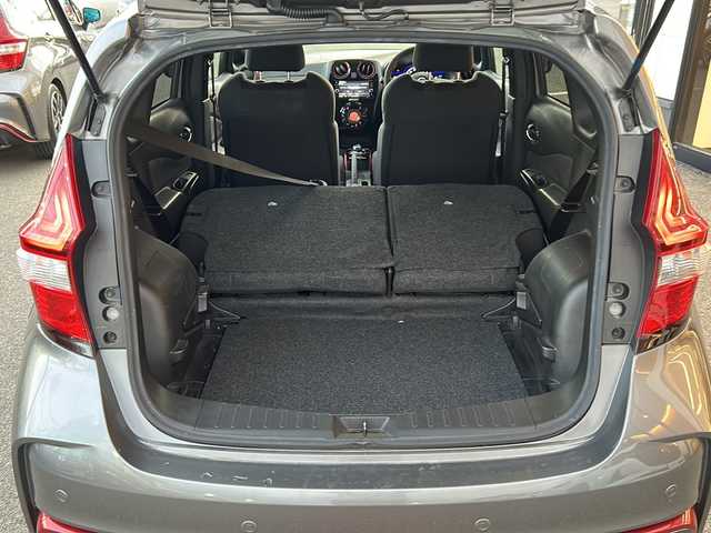 日産 ノート e－パワーニスモ S 大阪府 2019(令1)年 8.4万km ダークメタルグレー 衝突軽減システム　７型純正ナビ　全方位カメラ　フルセグＴＶ　Ｂｌｕｅｔｏｏｔｈ　ＣＤ　ＤＶＤ　前後コーナーセンサー　前後ドライブレコーダー　ＬＥＤヘッドライト　オートライト　オートハイビーム　ＥＴＣ　スマートキー　スペアキー　プッシュスタート　純正アルミホイール　純正フロアマット　取扱説明書　保証書