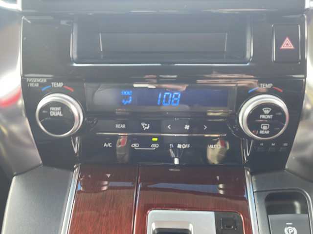 トヨタ ヴェルファイア X 岩手県 2015(平27)年 5.2万km ホワイトパールクリスタルシャイン 純正9インチナビ/CD/DVD/Bluetooth/フルセグTV/純正フリップダウンモニター/バックカメラ/ビルトインETC/両側パワースライドドア/コーナーセンサー/革調シートカバー/アイドリングストップ/オートライト/LEDヘッドライト/スマートキー/プッシュスタート/電動格納ミラー/純正16インチAW/フロアマット/ドアバイザー