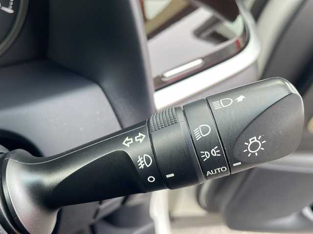 トヨタ ヴェルファイア X 岩手県 2015(平27)年 5.2万km ホワイトパールクリスタルシャイン 純正9インチナビ/CD/DVD/Bluetooth/フルセグTV/純正フリップダウンモニター/バックカメラ/ビルトインETC/両側パワースライドドア/コーナーセンサー/革調シートカバー/アイドリングストップ/オートライト/LEDヘッドライト/スマートキー/プッシュスタート/電動格納ミラー/純正16インチAW/フロアマット/ドアバイザー