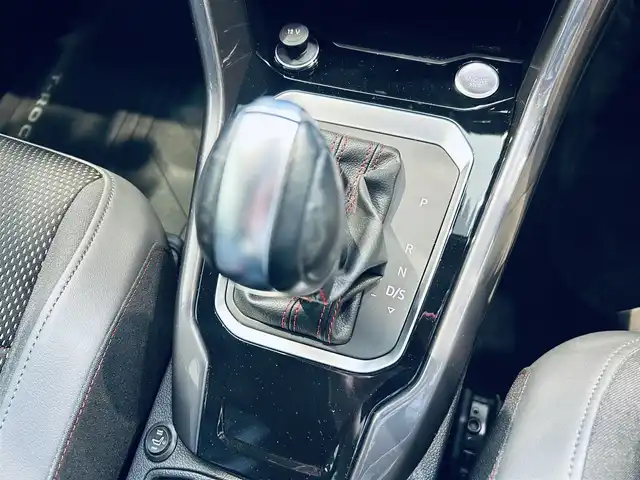 フォルクスワーゲン Ｔ－ロック TDI スポーツ 大阪府 2021(令3)年 1.5万km ピュアホワイト ワンオーナー/純正ナビ/バックカメラ/applecarplay/ACC/ブラインドスポット/純正18インチAW/LEDヘッドライト/電動リアゲート/クリアランスソナー/パドルシフト/ルーフレール/ハーフ革/シートヒーター/ETC/ドラレコ