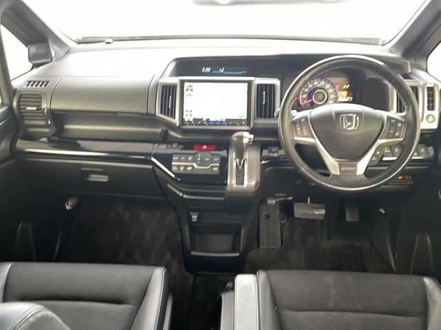 ホンダ ステップワゴン スパーダ Z クールスピリット 東京都 2013(平25)年 5.2万km ホワイトオーキッドパール 前ドラレコ/クルーズコントロール/両側パワースライドドア/フリップダウンモニター/バックカメラ/クリアランスソナー/ブレーキアシスト/横滑り防止装置/VSA/キセノンライト