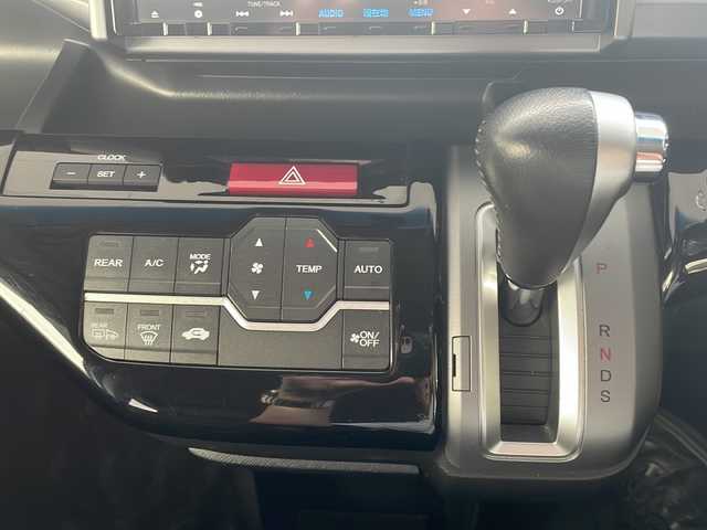 ホンダ ステップワゴン スパーダ Z クールスピリット 東京都 2013(平25)年 5.2万km ホワイトオーキッドパール 前ドラレコ/クルーズコントロール/両側パワースライドドア/フリップダウンモニター/バックカメラ/クリアランスソナー/ブレーキアシスト/横滑り防止装置/VSA/キセノンライト