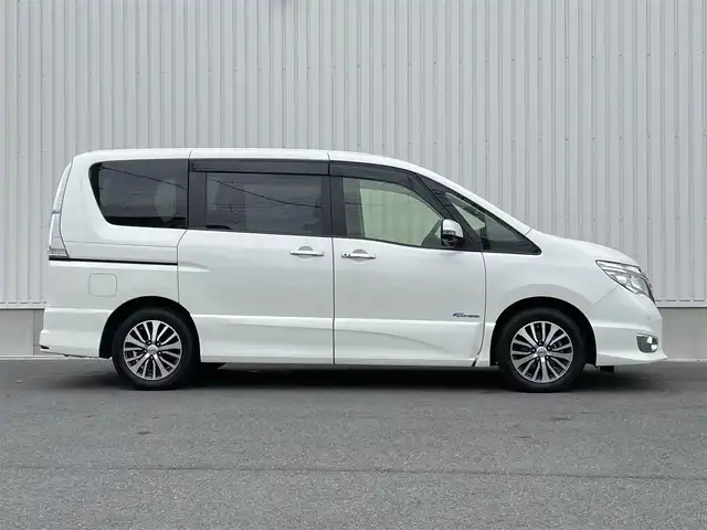 日産 セレナ HWS S HV Vセレ +Sefty 群馬県 2015(平27)年 3.6万km ブリリアントホワイトパール エマージェンシーブレーキ/社外8インチSDナビ/(CD/DVD/BT)/全方位カメラ/フルセグTV/両側パワースライドドア/クルーズコントロール/ETC/LEDヘッドライト/革巻きステアリング/プッシュスタート/保証書/取説