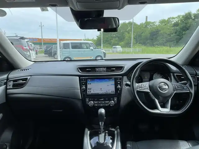日産 エクストレイル ハイブリッド モード・プレミア 青森県 2018(平30)年 5.7万km ブリリアントホワイトパール パートタイム4WD/純正９インチナビ/(CD/Blu-ray/BT/USB/iPod/HDMI)/バックカメラ/ETC/サンルーフ/プロパイロット/コーナーセンサー/前後ドライブレコーダー/レザーシート/全席シートヒーター/オートライト/LEDヘッドライト/フォグランプ/前後コーナーセンサー/電動リアゲート/電動パーキングブレーキ/オートホールド/ルーフレール/ダウンヒルアシスト/ステアリングリモコン/革巻きステアリング/スマートキー/電動格納ミラー/純正ドアバイザー/純正フロアマット/純正アルミ１９インチ