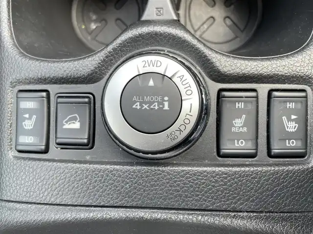 日産 エクストレイル ハイブリッド モード・プレミア 青森県 2018(平30)年 5.7万km ブリリアントホワイトパール パートタイム4WD/純正９インチナビ/(CD/Blu-ray/BT/USB/iPod/HDMI)/バックカメラ/ETC/サンルーフ/プロパイロット/コーナーセンサー/前後ドライブレコーダー/レザーシート/全席シートヒーター/オートライト/LEDヘッドライト/フォグランプ/前後コーナーセンサー/電動リアゲート/電動パーキングブレーキ/オートホールド/ルーフレール/ダウンヒルアシスト/ステアリングリモコン/革巻きステアリング/スマートキー/電動格納ミラー/純正ドアバイザー/純正フロアマット/純正アルミ１９インチ