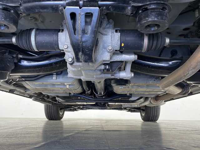 ホンダ ヴェゼル X ホンダセンシング 長野県 2019(令1)年 6.6万km プラチナホワイトパール 4WD/ワンオーナー/純正メモリナビ&フルセグTV&CD&DVD&USB&BT/ホンダセンシング/アダプティブクルーズコントロール/レーンキープアシスト/衝突軽減ブレーキ/アイドリングストップ/標識認識機能/先行車発進告知/前席シートヒーター/ステアリングスイッチ/バックカメラ/ビルトインETC/LEDヘッドライト/オートライト/フロントフォグランプ/電動格納ミラー/ウィンカーミラー/ドアミラーヒーター/電動ホールド/ブレーキホールド/社外15インチAW付スタッドレスタイヤ装着/純正16インチAW付サマータイヤ積込/純正フロアマット/純正ドアバイザー/プッシュスタート/スマートキー/スペアキー1本/取扱説明書/保証書