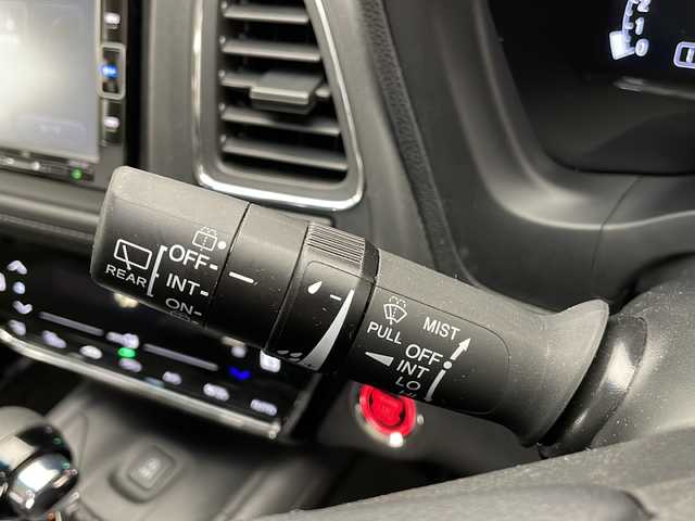 ホンダ ヴェゼル X ホンダセンシング 長野県 2019(令1)年 6.6万km プラチナホワイトパール 4WD/ワンオーナー/純正メモリナビ&フルセグTV&CD&DVD&USB&BT/ホンダセンシング/アダプティブクルーズコントロール/レーンキープアシスト/衝突軽減ブレーキ/アイドリングストップ/標識認識機能/先行車発進告知/前席シートヒーター/ステアリングスイッチ/バックカメラ/ビルトインETC/LEDヘッドライト/オートライト/フロントフォグランプ/電動格納ミラー/ウィンカーミラー/ドアミラーヒーター/電動ホールド/ブレーキホールド/社外15インチAW付スタッドレスタイヤ装着/純正16インチAW付サマータイヤ積込/純正フロアマット/純正ドアバイザー/プッシュスタート/スマートキー/スペアキー1本/取扱説明書/保証書