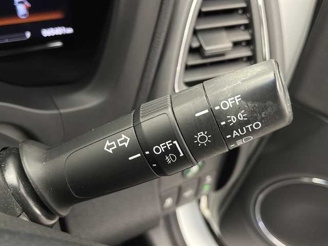ホンダ ヴェゼル X ホンダセンシング 長野県 2019(令1)年 6.6万km プラチナホワイトパール 4WD/ワンオーナー/純正メモリナビ&フルセグTV&CD&DVD&USB&BT/ホンダセンシング/アダプティブクルーズコントロール/レーンキープアシスト/衝突軽減ブレーキ/アイドリングストップ/標識認識機能/先行車発進告知/前席シートヒーター/ステアリングスイッチ/バックカメラ/ビルトインETC/LEDヘッドライト/オートライト/フロントフォグランプ/電動格納ミラー/ウィンカーミラー/ドアミラーヒーター/電動ホールド/ブレーキホールド/社外15インチAW付スタッドレスタイヤ装着/純正16インチAW付サマータイヤ積込/純正フロアマット/純正ドアバイザー/プッシュスタート/スマートキー/スペアキー1本/取扱説明書/保証書