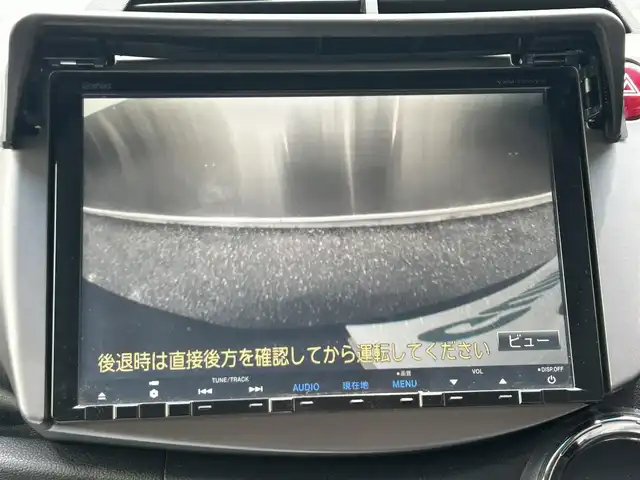 ホンダ フィット XH 東京都 2013(平25)年 6.6万km ポリッシュドメタルメタリック 純正9インチメモリナビ/CD/DVD/FM・AM/SD//フルセグTV/バックカメラ/ETC/ドライブレコーダー前後/クルーズコントロール/シートヒーター/キセノンヘッドライト/純正フロアマット/ドアバイザー/トノカバー/スマートキー/保証書/取扱説明書/スペアキー