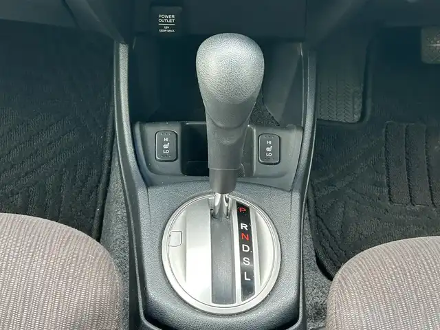 ホンダ フィット XH 東京都 2013(平25)年 6.6万km ポリッシュドメタルメタリック 純正9インチメモリナビ/CD/DVD/FM・AM/SD//フルセグTV/バックカメラ/ETC/ドライブレコーダー前後/クルーズコントロール/シートヒーター/キセノンヘッドライト/純正フロアマット/ドアバイザー/トノカバー/スマートキー/保証書/取扱説明書/スペアキー