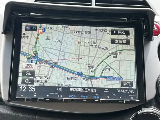 ホンダ フィット XH 東京都 2013(平25)年 6.6万km ポリッシュドメタルメタリック 純正9インチメモリナビ/CD/DVD/FM・AM/SD//フルセグTV/バックカメラ/ETC/ドライブレコーダー前後/クルーズコントロール/シートヒーター/キセノンヘッドライト/純正フロアマット/ドアバイザー/トノカバー/スマートキー/保証書/取扱説明書/スペアキー