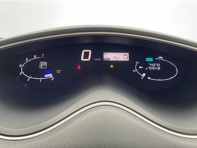 日産 セレナ ハイウェイスター Sハイブリッド 鹿児島県 2013(平25)年 7.5万km ダイヤモンドブラック 社外SDナビ【CN-S310D】/フリップダウンモニター/フルセグ/BT/CD/DVD/FM/AM/両側パワースライドドア/エマージェンシーブレーキシステム/レーンキープアシスト/オートライト/バックカメラ/プッシュスタート/純正15インチアルミ/電動格納ミラー/ビルトインETC