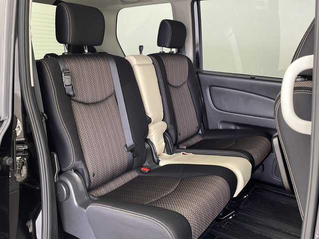 日産 セレナ ハイウェイスター Sハイブリッド 鹿児島県 2013(平25)年 7.5万km ダイヤモンドブラック 社外SDナビ【CN-S310D】/フリップダウンモニター/フルセグ/BT/CD/DVD/FM/AM/両側パワースライドドア/エマージェンシーブレーキシステム/レーンキープアシスト/オートライト/バックカメラ/プッシュスタート/純正15インチアルミ/電動格納ミラー/ビルトインETC