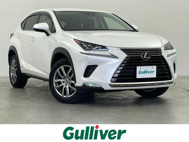 レクサス ＮＸ 300h バージョンL 群馬県 2019(令1)年 1.8万km ソニッククォーツ パノラミックビューモニター/ブラインドスポットモニター/リヤクロストラフィックアラート/＝＝＝＝＝＝/純正10.3インチナビ/(AM/FM/Bluetooth/フルセグTV/CD/DVD/USB1・2/AUX/SD)/ハンズフリーパワーバックドア/3眼LEDヘッドライト/後席電動格納シート/Lexus Safety System/ ・プリクラッシュセーフティシステム/ ・レーンディパーチャーアラート/ ・アダプティブハイビームシステム/ ・レーダークルーズコントロール/前席パワーシート(ポジションメモリ機能付)/前後席シートヒーター/シートベンチレーション/ステアリングヒーター/パドルシフト/ETC2.0/純正前方ドライブレコーダー(DRT-H68A)/電動パーキングブレーキ/オートブレーキホールド/プッシュスタート/スマートキー